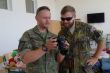 Slovenskí a českí vojaci rozdávali v martinských Bambuskách humanitnú pomoc 4